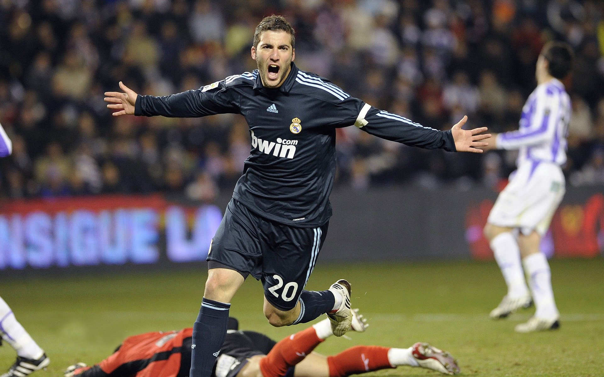 法兰克福后卫布朗,转会市场成为热门目标,法兰克福布丁